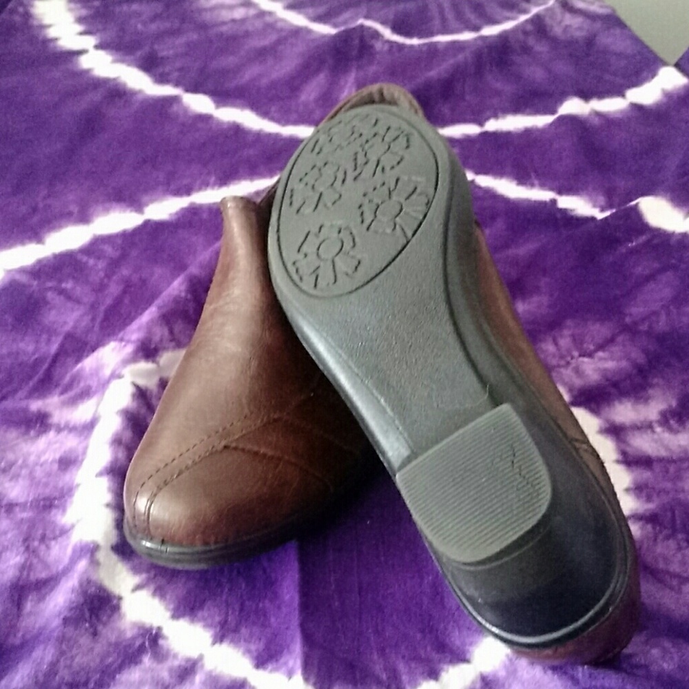 Shoes - Picture 2 of 3